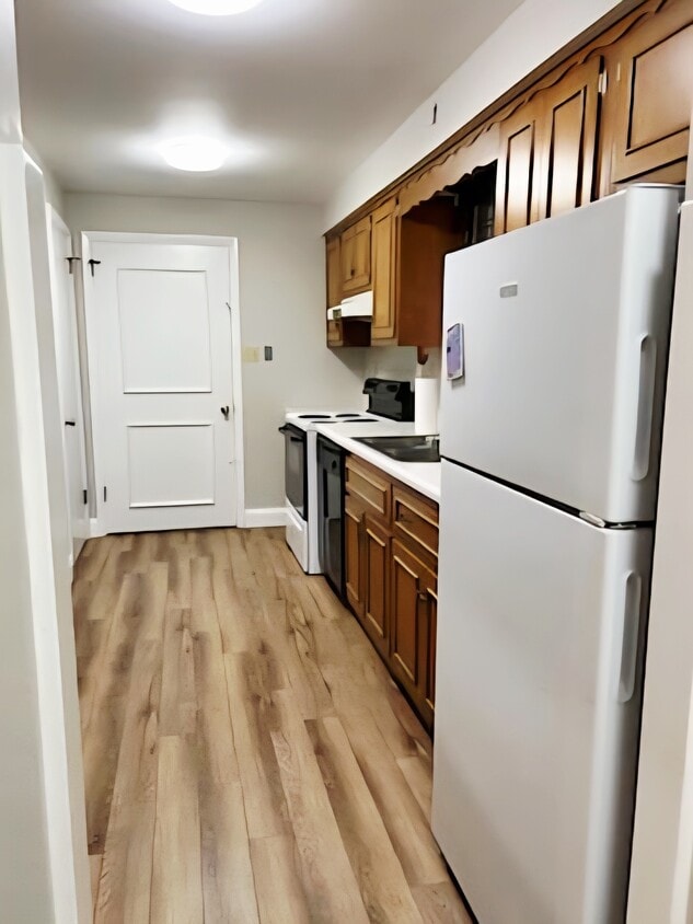 Building Photo - 825 10th Ave