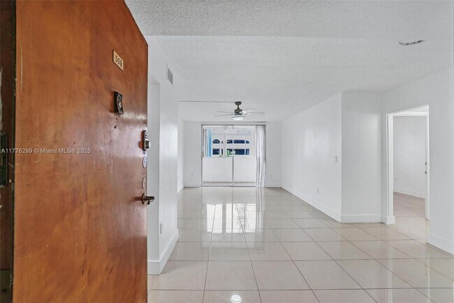 Foto del edificio - 5055 NW 7th St