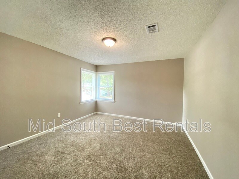 Foto principal - 4621 Eastwood St