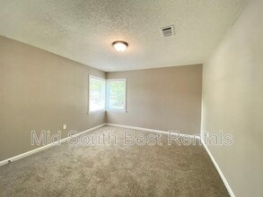 Building Photo - 4621 Eastwood St