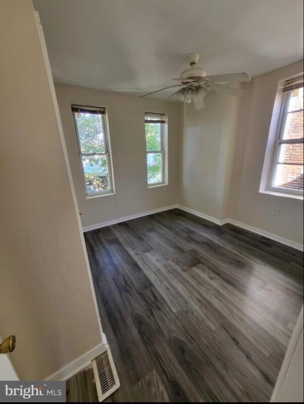 Foto del edificio - 5855 Windsor Ave