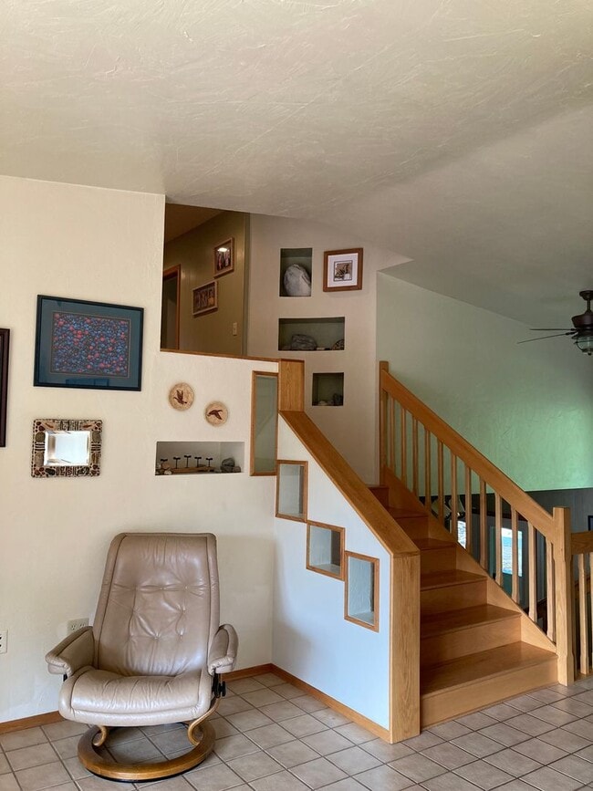 Building Photo - Spacious 4-bedroom home less than 4 miles ...