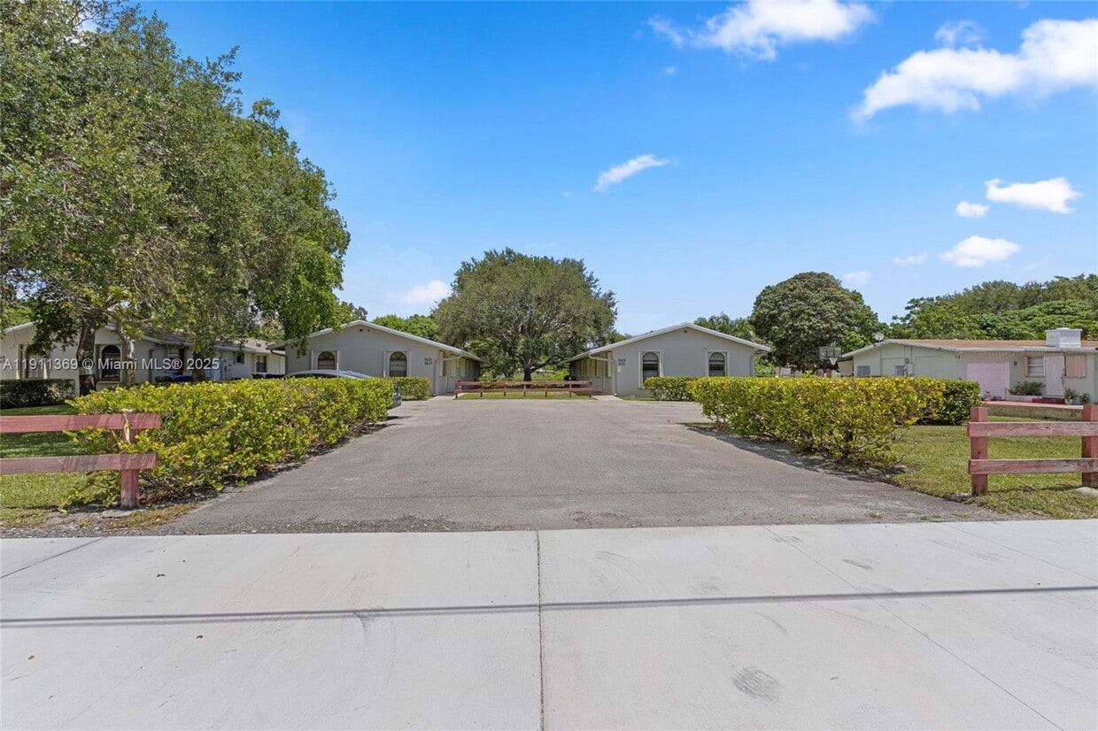 Foto principal - 5629 Taft St