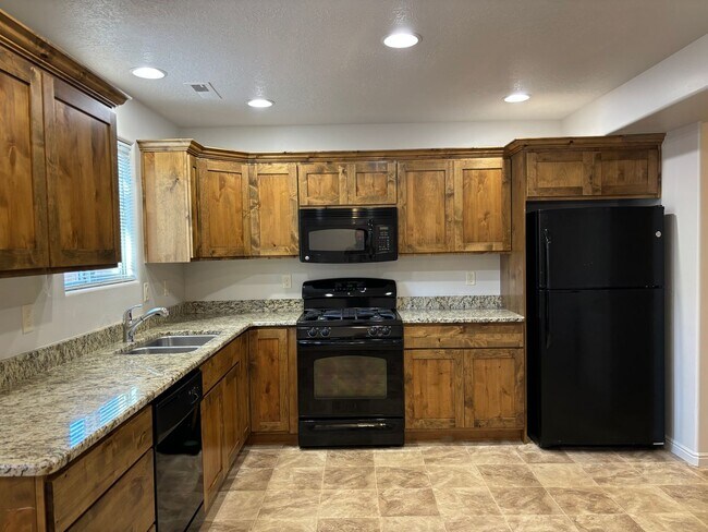 Foto del edificio - 3 bed 2.5 bath townhome