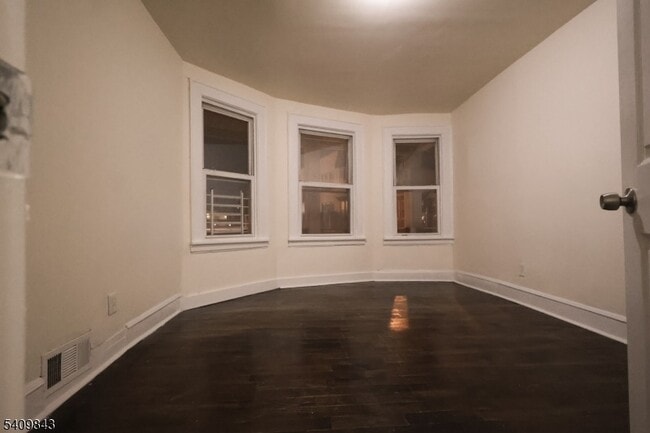 Building Photo - 405 S 12th St