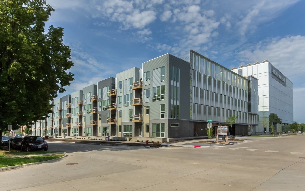 Foto principal - 517 S Dubuque St