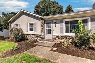 Building Photo - 6705 Robin Rd