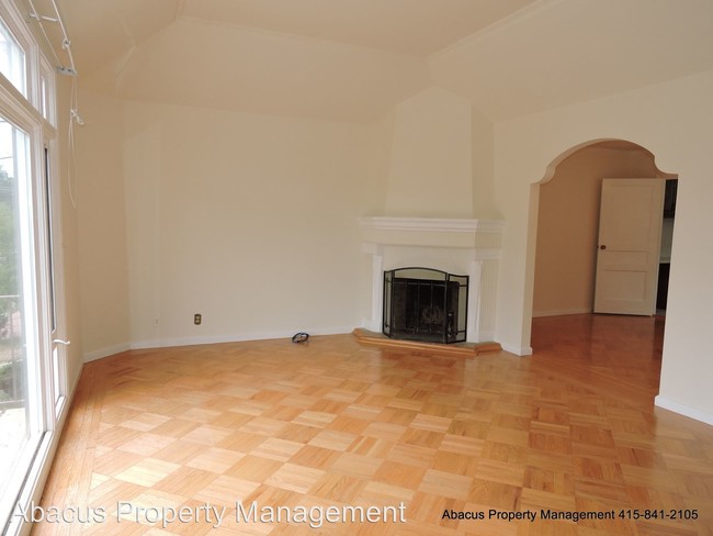 Building Photo - 2732 36th Ave