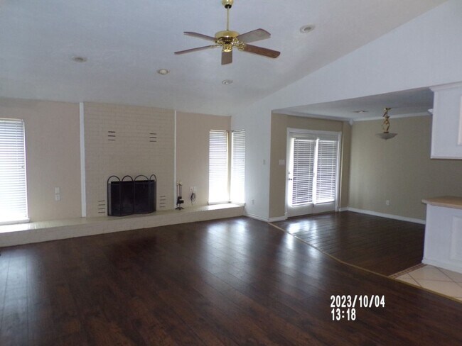 Foto del edificio - 2408 NW Redwood Ln