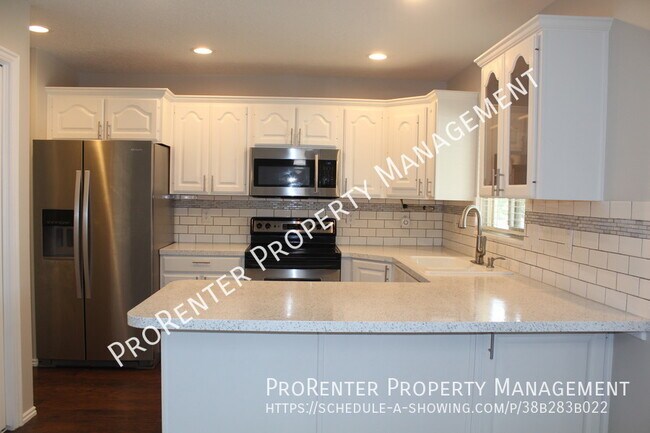 Building Photo - Spacious 5 Bed, 3 Bath West Point Home