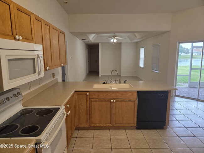 Building Photo - 5220 Somerville Dr