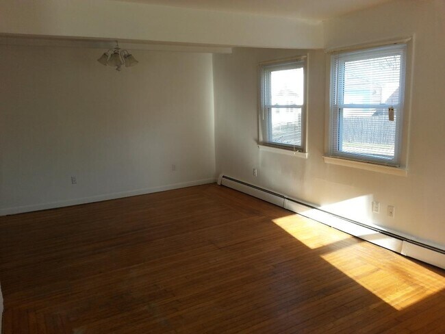 Building Photo - 36 Evarts St