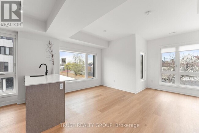 Building Photo - 10-TH10 Ed Clark Gdns
