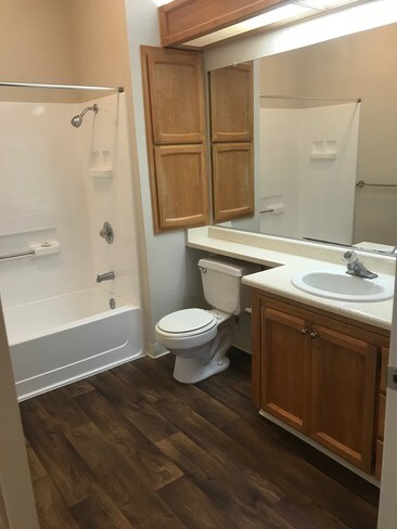 Foto del edificio - Lakeview Garden Apartments