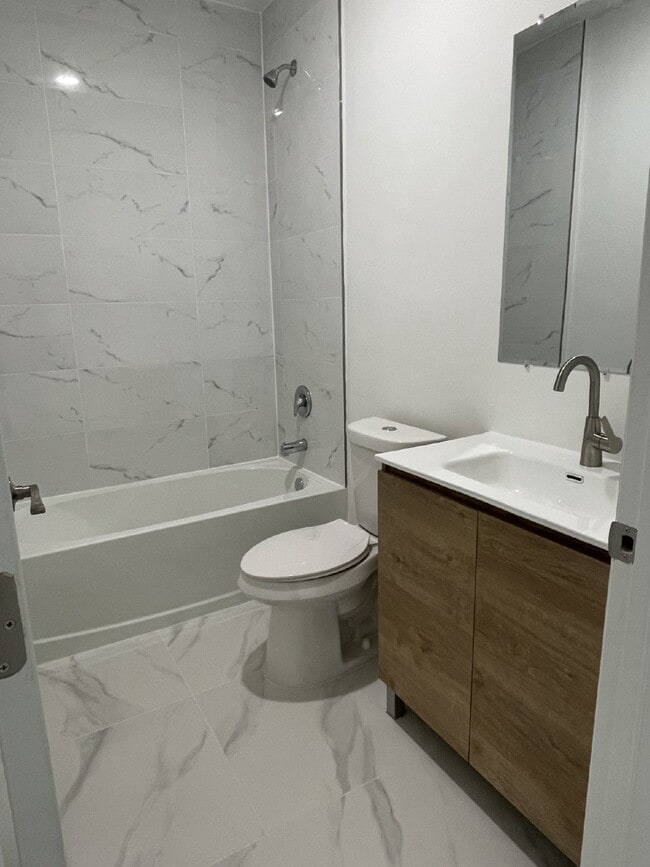 Building Photo - New Contruction - Modern Design