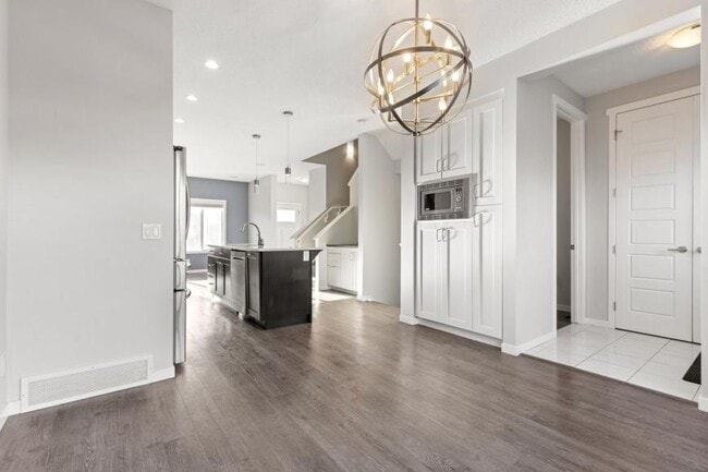 Building Photo - 2.0 bedroom in Calgary Alberta T3M 1Z9