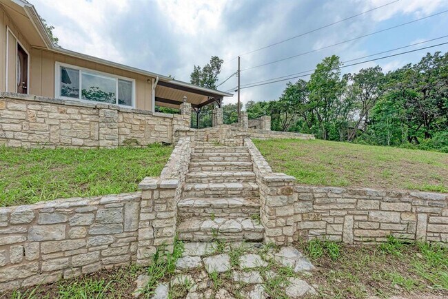 Building Photo - 6301 Forest Hills Dr