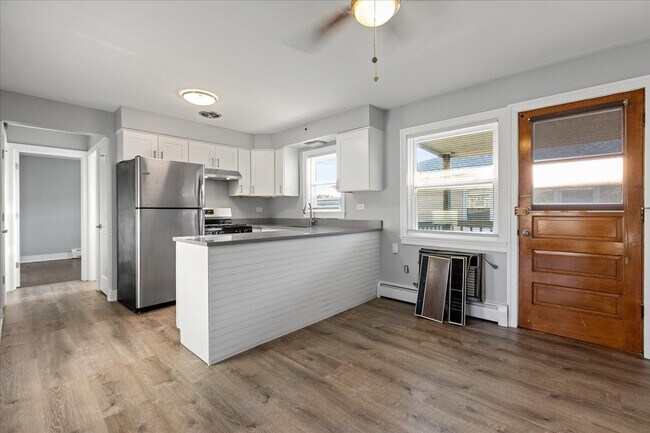 Foto del edificio - 5834 W Montrose Ave