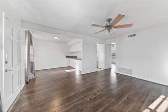 Building Photo - 3131 Southwest Fwy