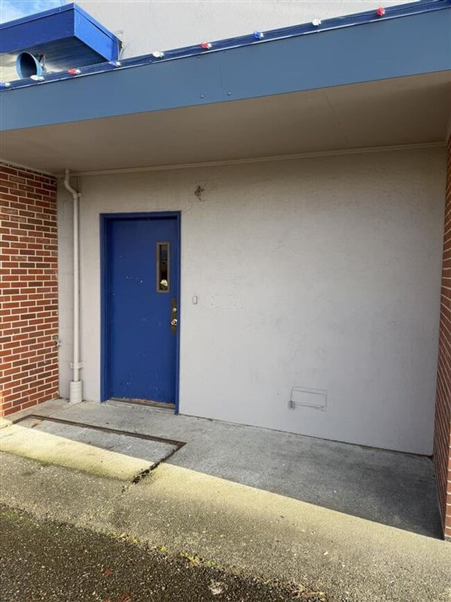 Building Photo - 1795 Main Street