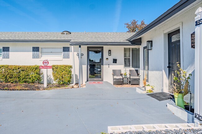 Building Photo - 1875 Williams Manor Ave