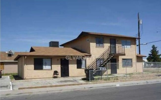 Building Photo - 1900 Goldfield St
