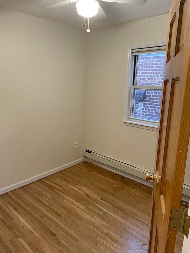 Building Photo - 2051 Mayflower Ave