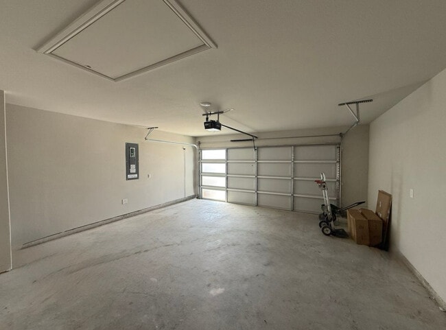 Building Photo - 701 Trinity Pk Trl