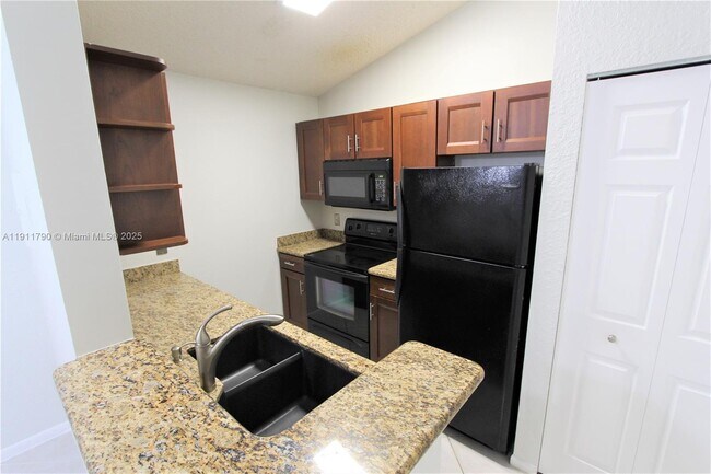 Foto del edificio - 2881 N Oakland Forest Dr