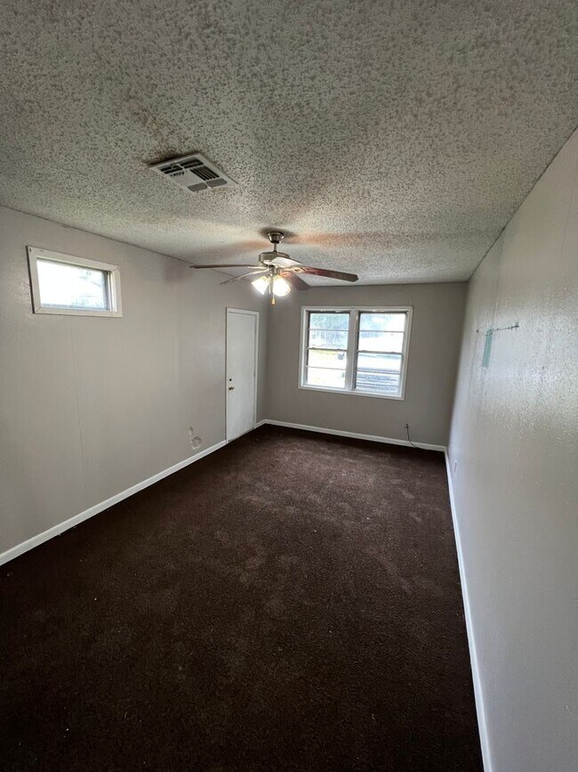 Foto del edificio - Bossier City! 3 bedroom with large extra b...