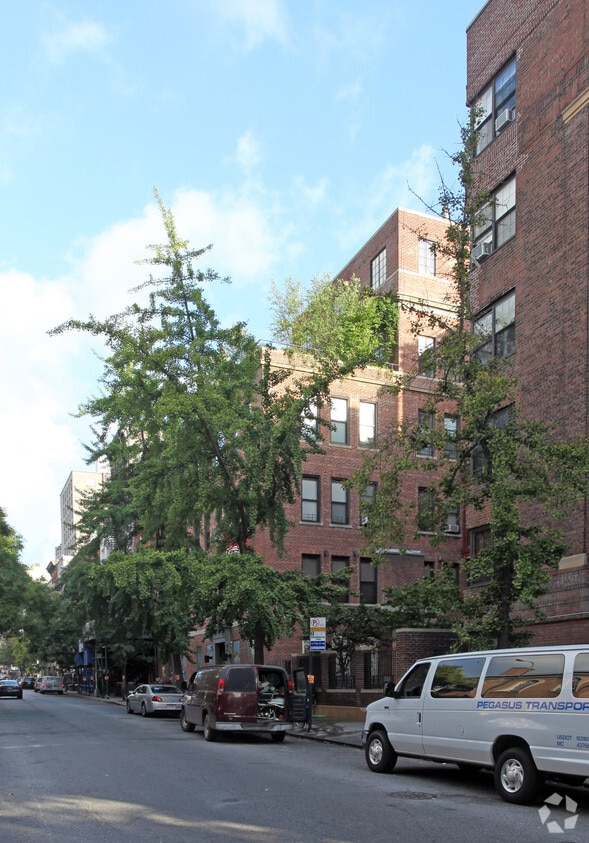 Building Photo - 235 E 11th St