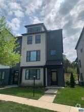Building Photo - 1515 Knoll Ln