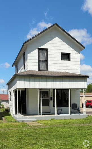 Building Photo - 613 SW Lincoln St