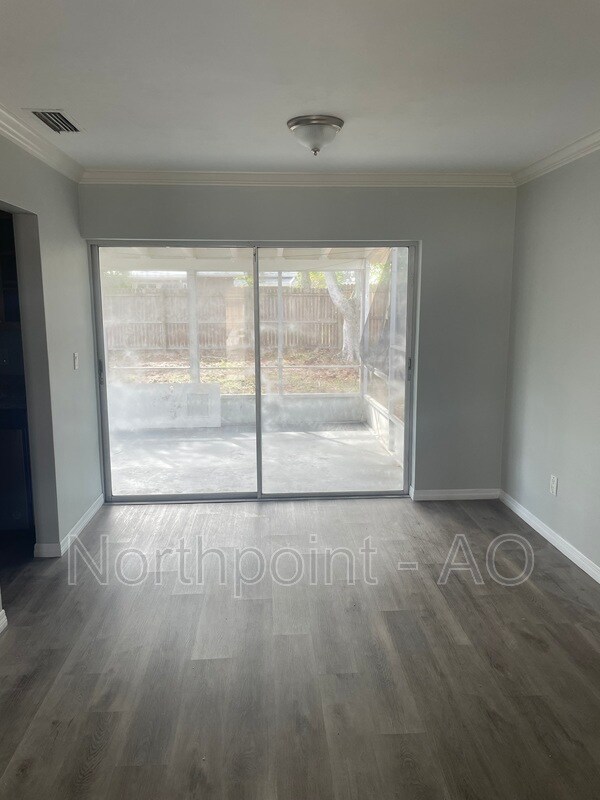 Foto del edificio - 6256 Danbury St