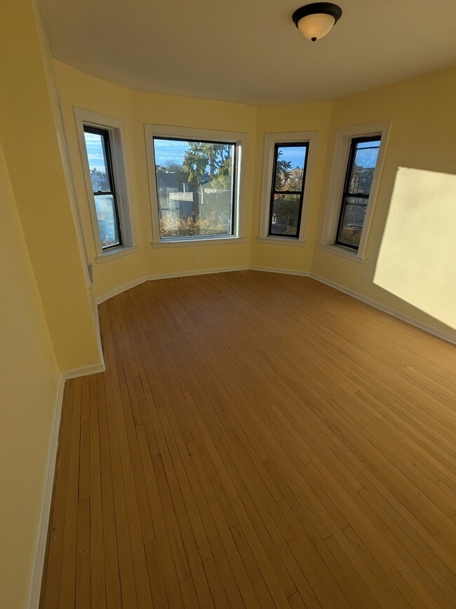 Living Room - 8201 S Ada St