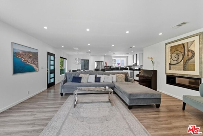 Foto del edificio - 10915 Ayres Ave