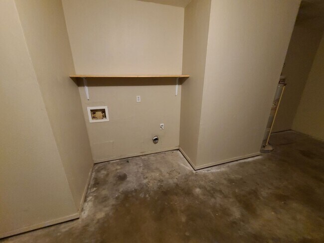 Foto del edificio - COMING SOON!!! 4 Bedroom Home!!!