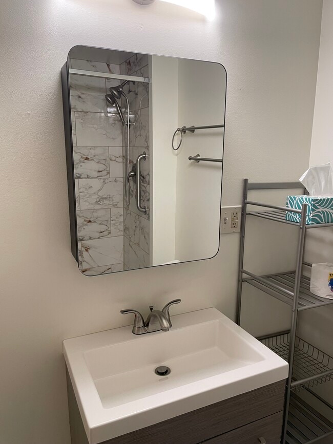 Building Photo - 223 Main St