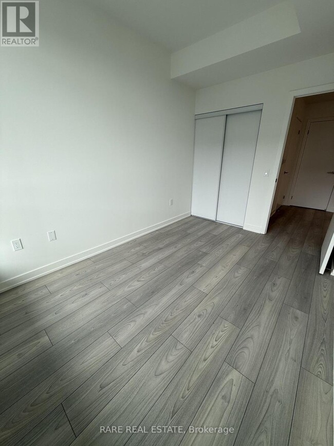 Photo du bâtiment - 110 Broadway Ave