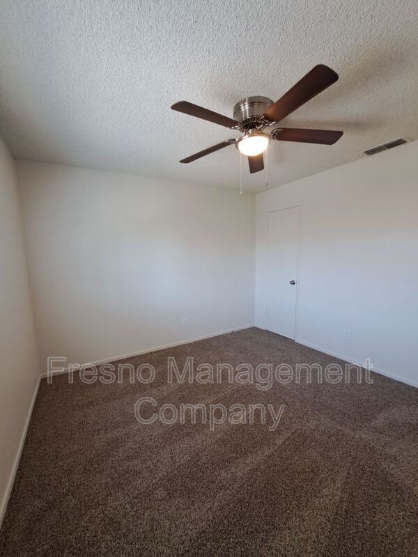 Building Photo - 4845 E Lane Ave