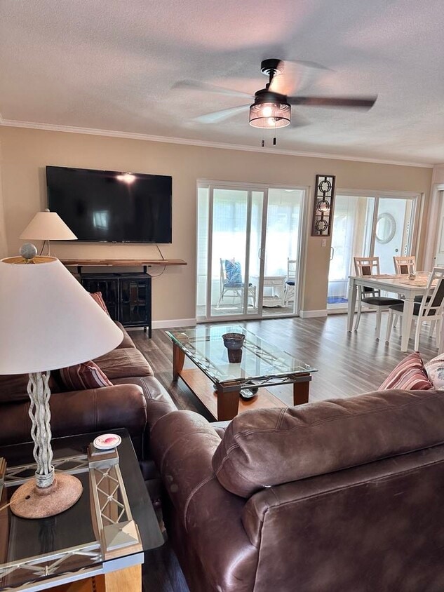 Foto principal - 6318 7th Ave W