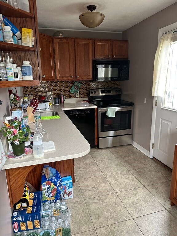 8 Austin Ct Unit F, Saugus, MA 01906 Condo for Rent in Saugus, MA