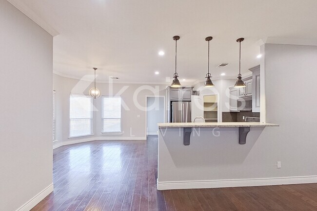 Building Photo - 7307 Albany Dr