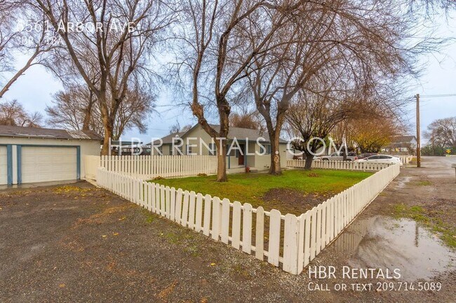 Building Photo - Tracy Single Story 3 Bedroom - Country Living