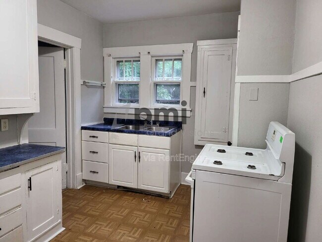 Foto del edificio - 750 W Cushing St