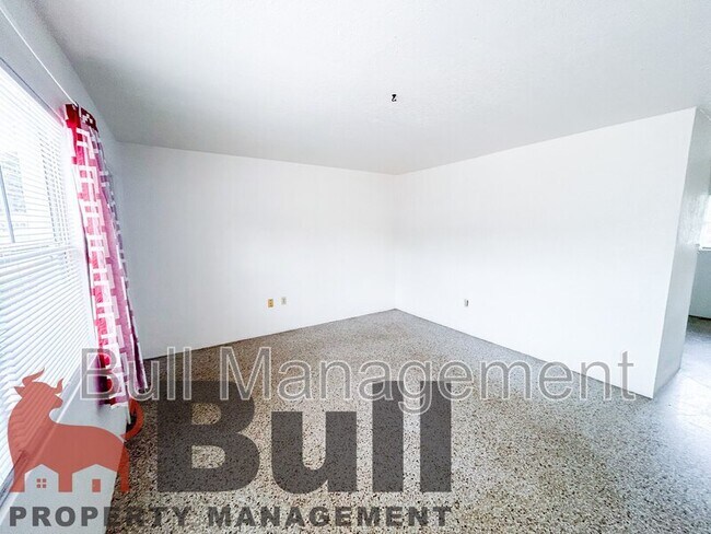 Building Photo - 200 S West St