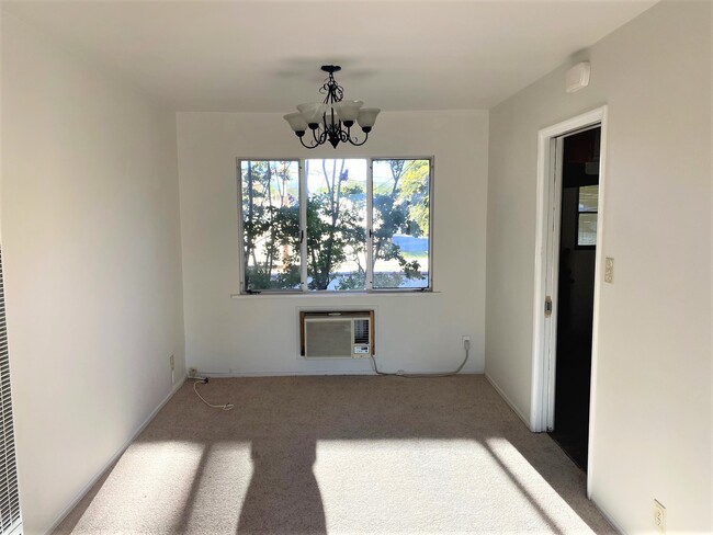 Building Photo - 2061 1/2 Santa Rosa Ave