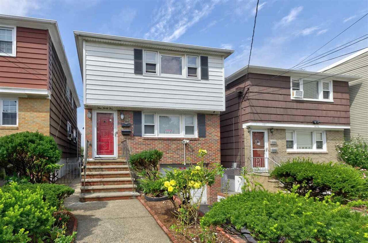 Primary Photo - 135 McAdoo Ave