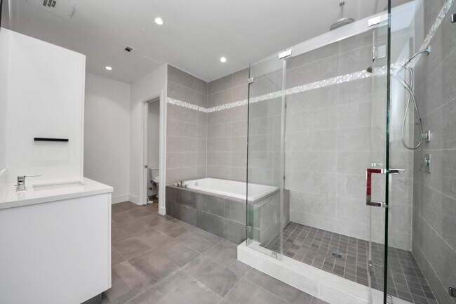 Building Photo - 4521 San Felipe St