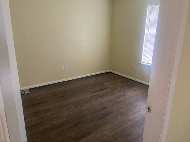Building Photo - 502 Brookford Dr